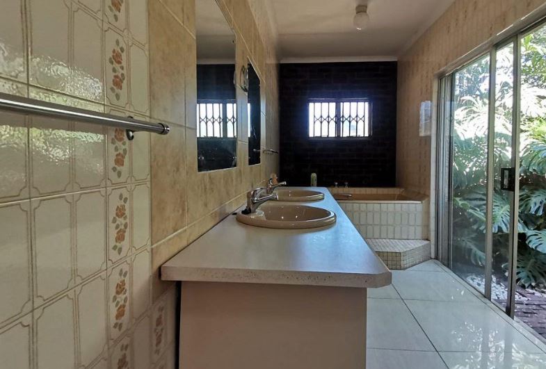 4 Bedroom Property for Sale in Brackenhurst Gauteng
