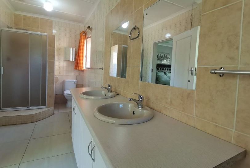4 Bedroom Property for Sale in Brackenhurst Gauteng