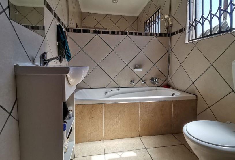 4 Bedroom Property for Sale in Brackenhurst Gauteng
