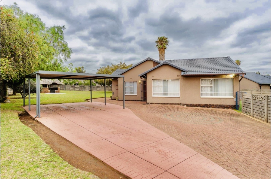 4 Bedroom Property for Sale in Brackenhurst Gauteng