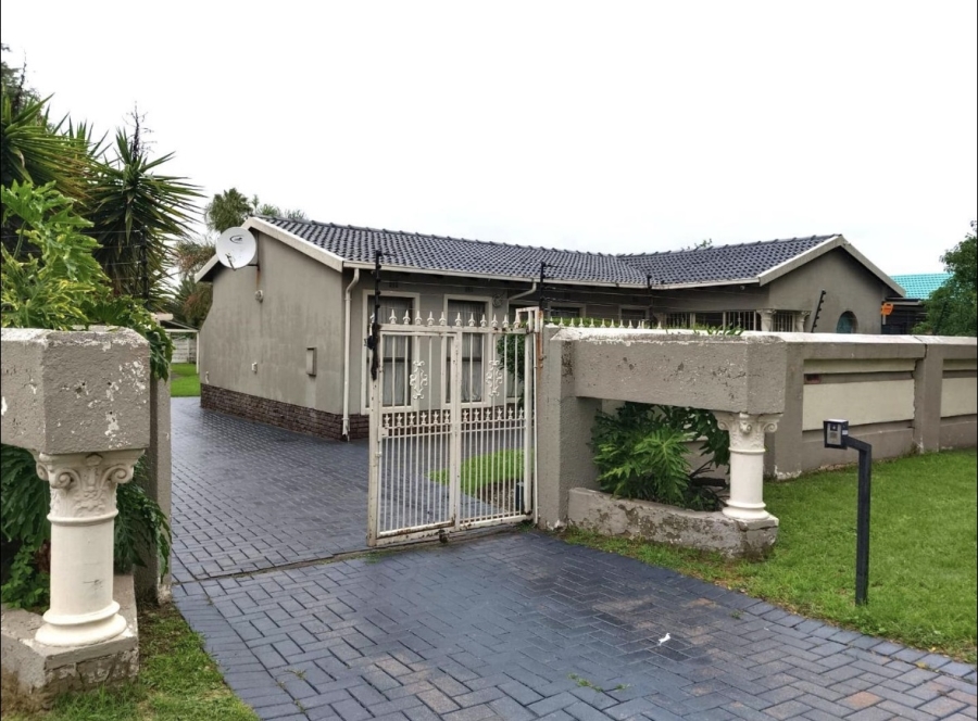 3 Bedroom Property for Sale in Brackenhurst Gauteng