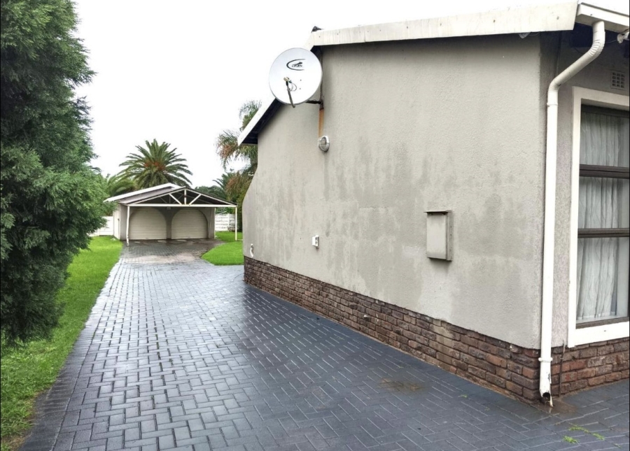 3 Bedroom Property for Sale in Brackenhurst Gauteng