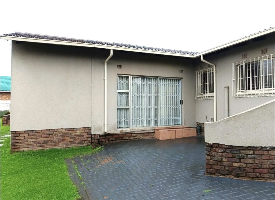 3 Bedroom Property for Sale in Brackenhurst Gauteng