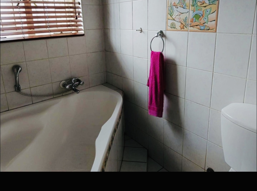 3 Bedroom Property for Sale in Brackenhurst Gauteng