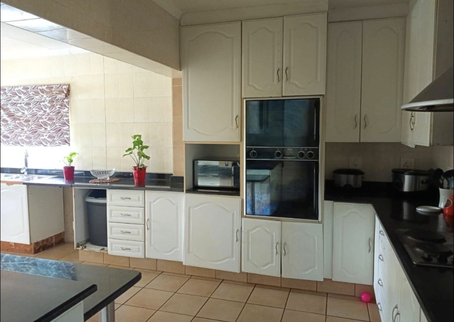 3 Bedroom Property for Sale in Brackenhurst Gauteng