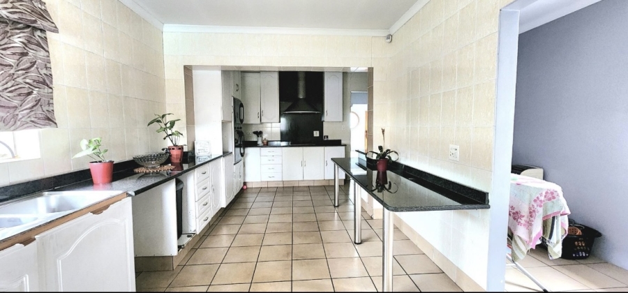 3 Bedroom Property for Sale in Brackenhurst Gauteng