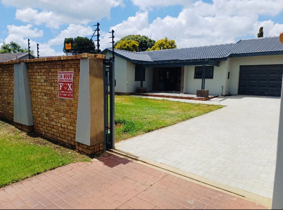 4 Bedroom Property for Sale in Brackenhurst Gauteng