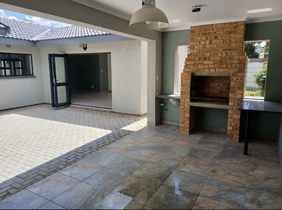 4 Bedroom Property for Sale in Brackenhurst Gauteng