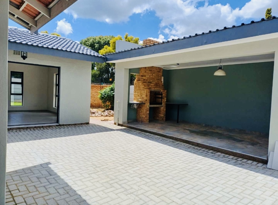 4 Bedroom Property for Sale in Brackenhurst Gauteng