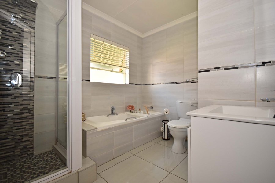 2 Bedroom Property for Sale in Bromhof Gauteng