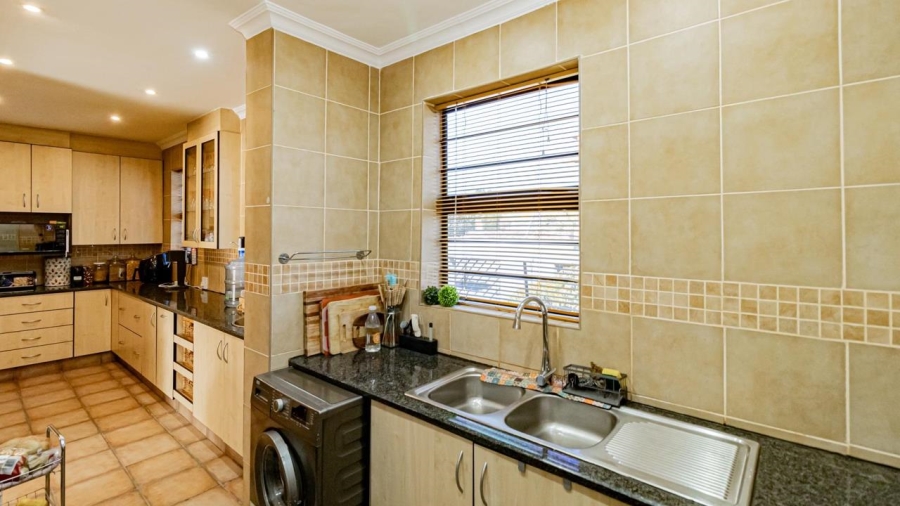 4 Bedroom Property for Sale in Brackendowns Gauteng