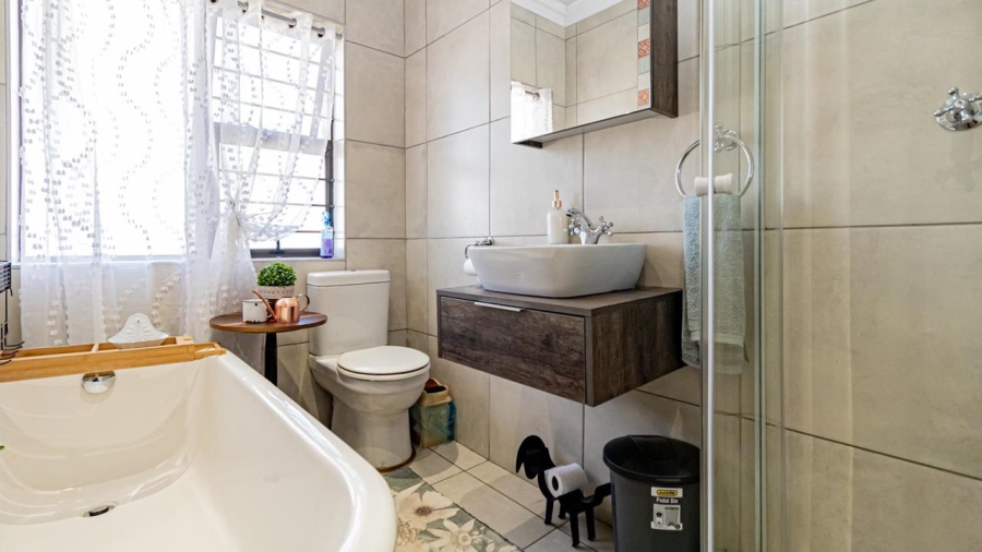 4 Bedroom Property for Sale in Brackendowns Gauteng