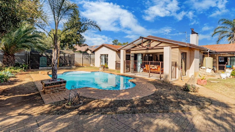 4 Bedroom Property for Sale in Brackendowns Gauteng