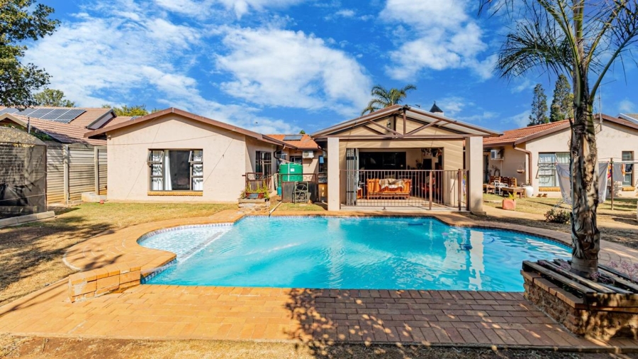 4 Bedroom Property for Sale in Brackendowns Gauteng
