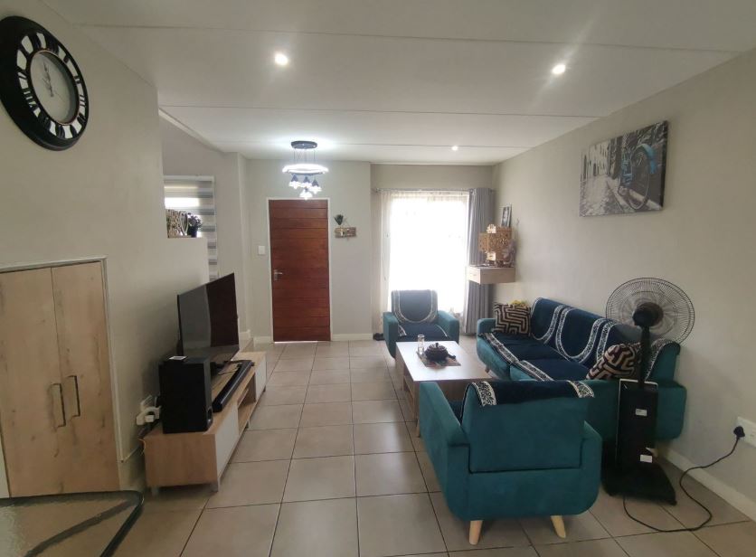 2 Bedroom Property for Sale in Albertsdal Gauteng