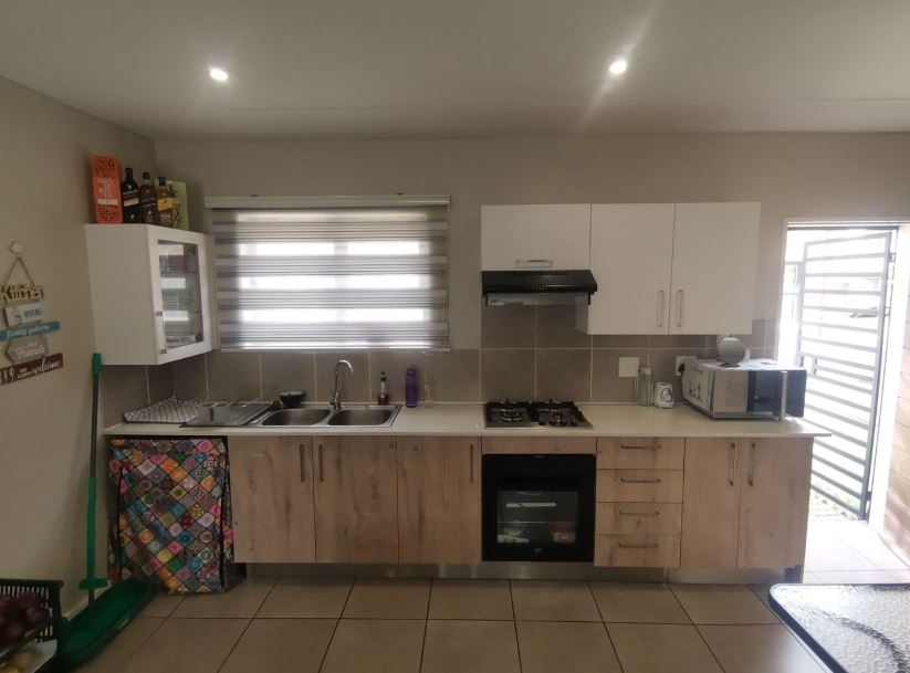 2 Bedroom Property for Sale in Albertsdal Gauteng