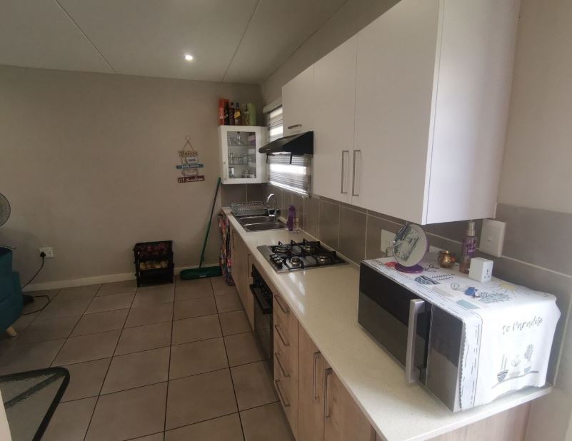 2 Bedroom Property for Sale in Albertsdal Gauteng