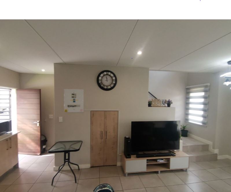 2 Bedroom Property for Sale in Albertsdal Gauteng