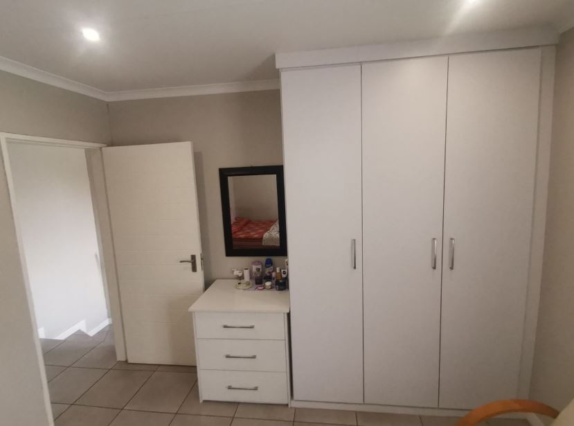 2 Bedroom Property for Sale in Albertsdal Gauteng