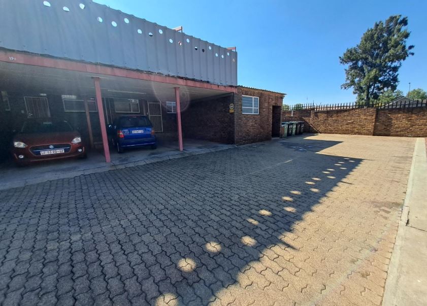 3 Bedroom Property for Sale in Brackendowns Gauteng