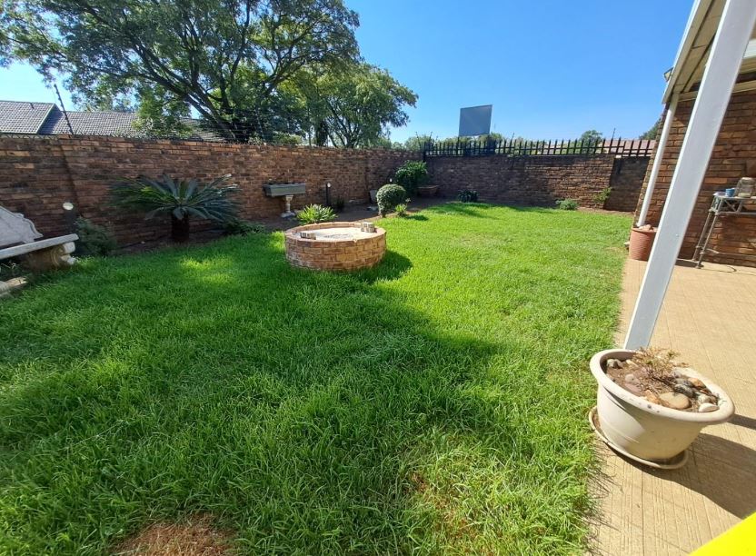 3 Bedroom Property for Sale in Brackendowns Gauteng