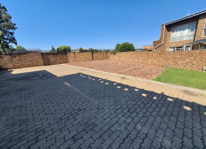 3 Bedroom Property for Sale in Brackendowns Gauteng