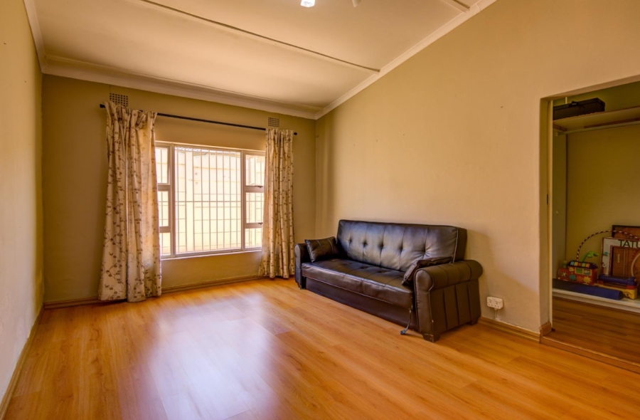 6 Bedroom Property for Sale in Edleen Gauteng