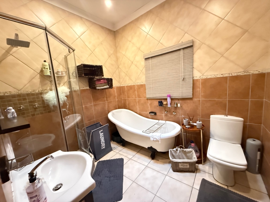 4 Bedroom Property for Sale in Rosettenville Gauteng