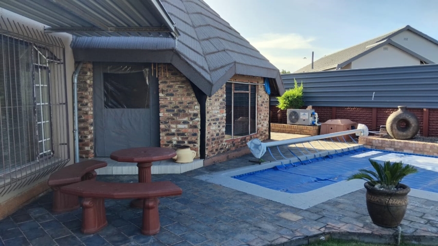 3 Bedroom Property for Sale in Vanderbijlpark SE 6 Gauteng