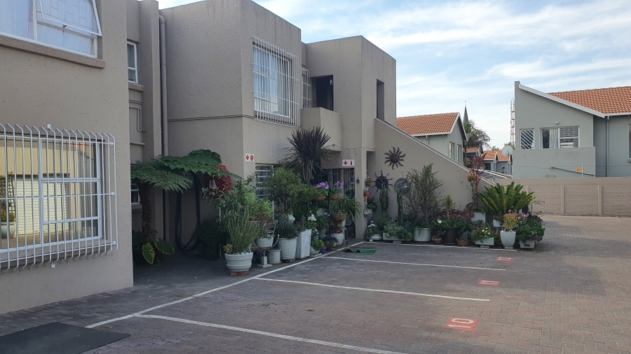 2 Bedroom Property for Sale in New Redruth Gauteng