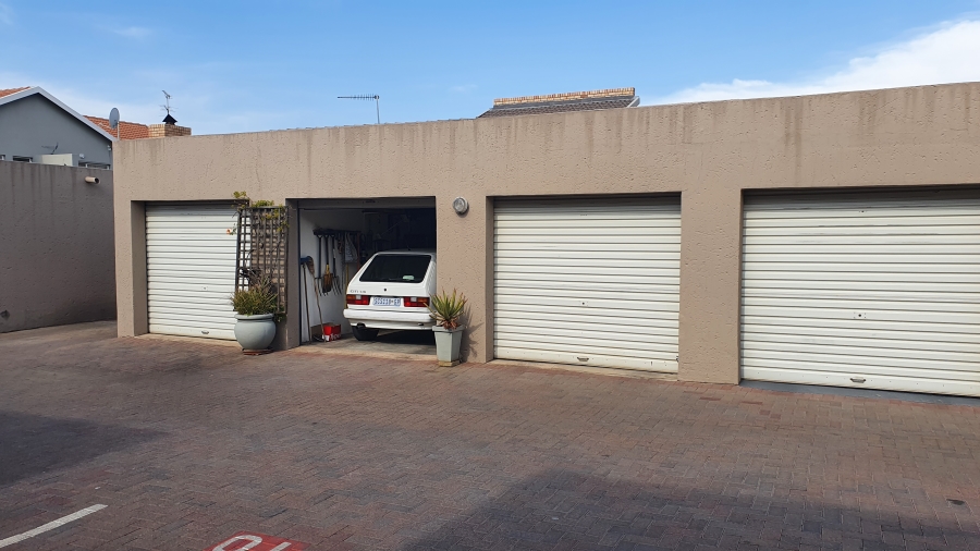 2 Bedroom Property for Sale in New Redruth Gauteng