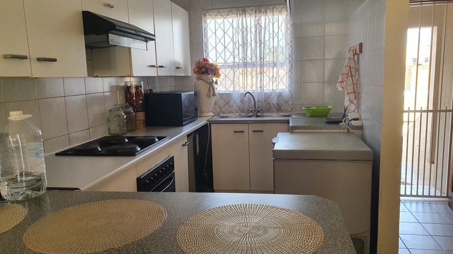 2 Bedroom Property for Sale in New Redruth Gauteng