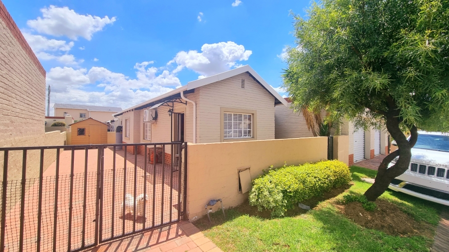 3 Bedroom Property for Sale in Noordwyk Gauteng