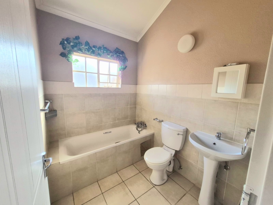 3 Bedroom Property for Sale in Noordwyk Gauteng