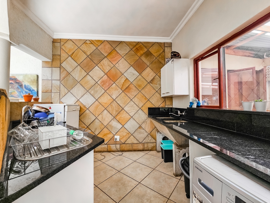 6 Bedroom Property for Sale in Villieria Gauteng