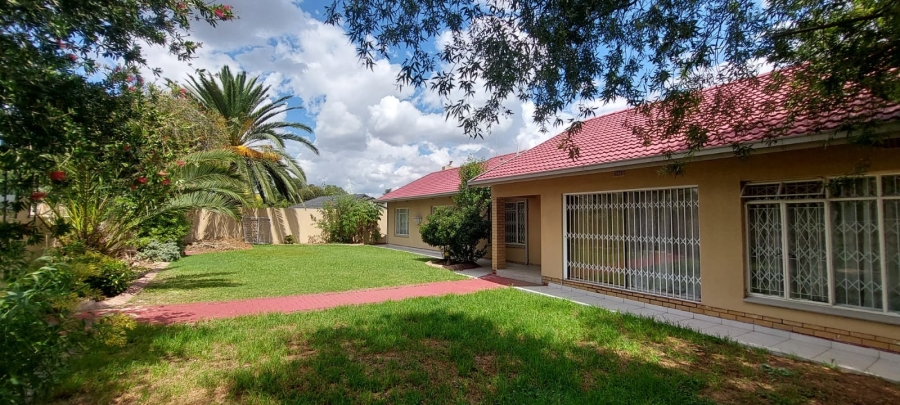 To Let 4 Bedroom Property for Rent in Verwoerdpark Gauteng