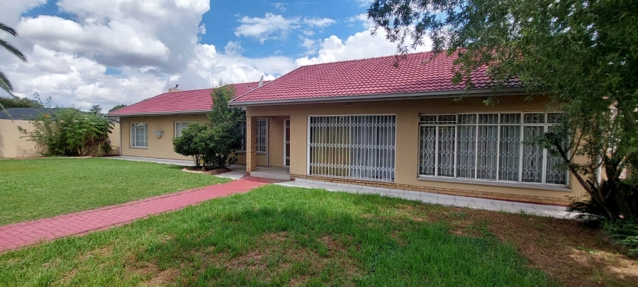 To Let 4 Bedroom Property for Rent in Verwoerdpark Gauteng