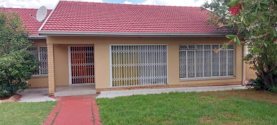 To Let 4 Bedroom Property for Rent in Verwoerdpark Gauteng