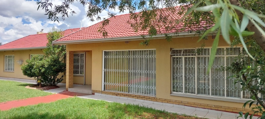 To Let 4 Bedroom Property for Rent in Verwoerdpark Gauteng