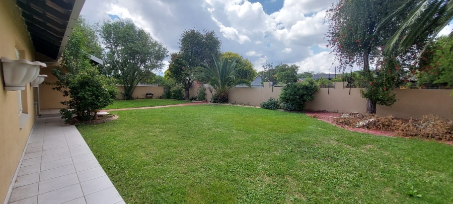 To Let 4 Bedroom Property for Rent in Verwoerdpark Gauteng