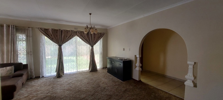 To Let 4 Bedroom Property for Rent in Verwoerdpark Gauteng