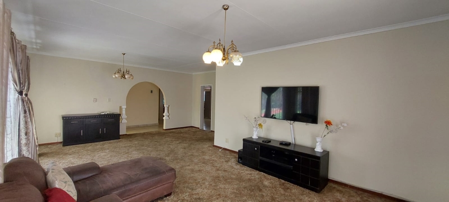 To Let 4 Bedroom Property for Rent in Verwoerdpark Gauteng