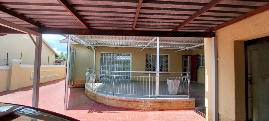 To Let 4 Bedroom Property for Rent in Verwoerdpark Gauteng