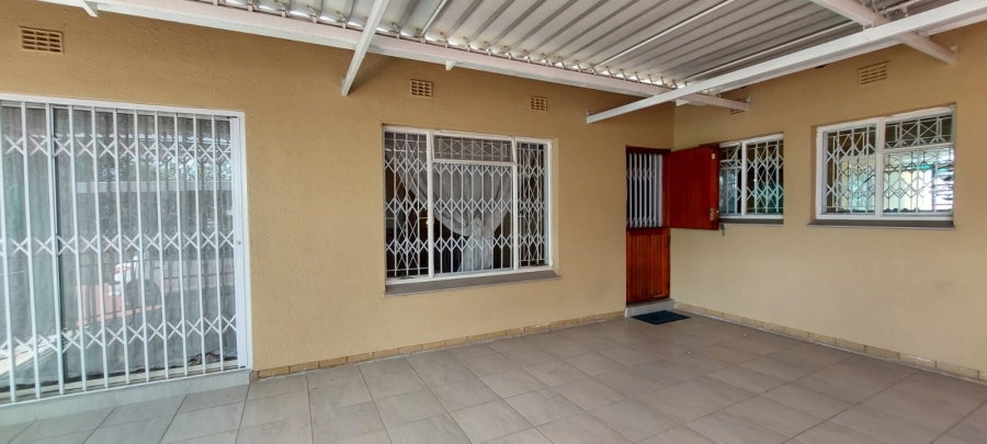 To Let 4 Bedroom Property for Rent in Verwoerdpark Gauteng