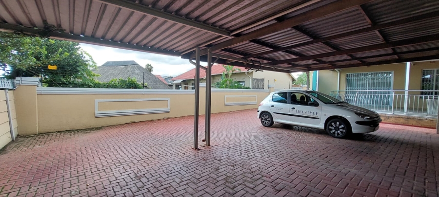 To Let 4 Bedroom Property for Rent in Verwoerdpark Gauteng