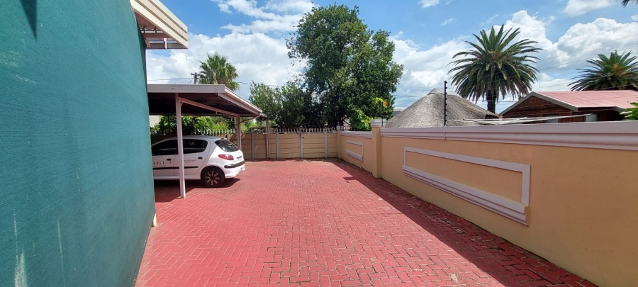 To Let 4 Bedroom Property for Rent in Verwoerdpark Gauteng