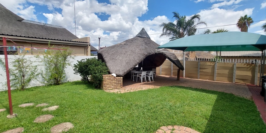 To Let 4 Bedroom Property for Rent in Verwoerdpark Gauteng