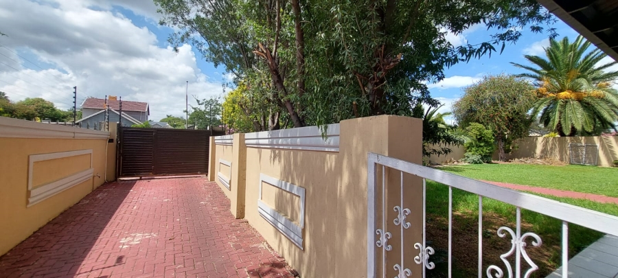 To Let 4 Bedroom Property for Rent in Verwoerdpark Gauteng