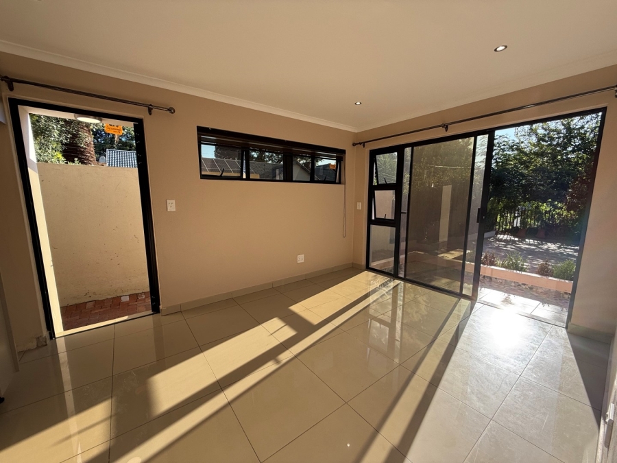 To Let 2 Bedroom Property for Rent in Bryanston Gauteng