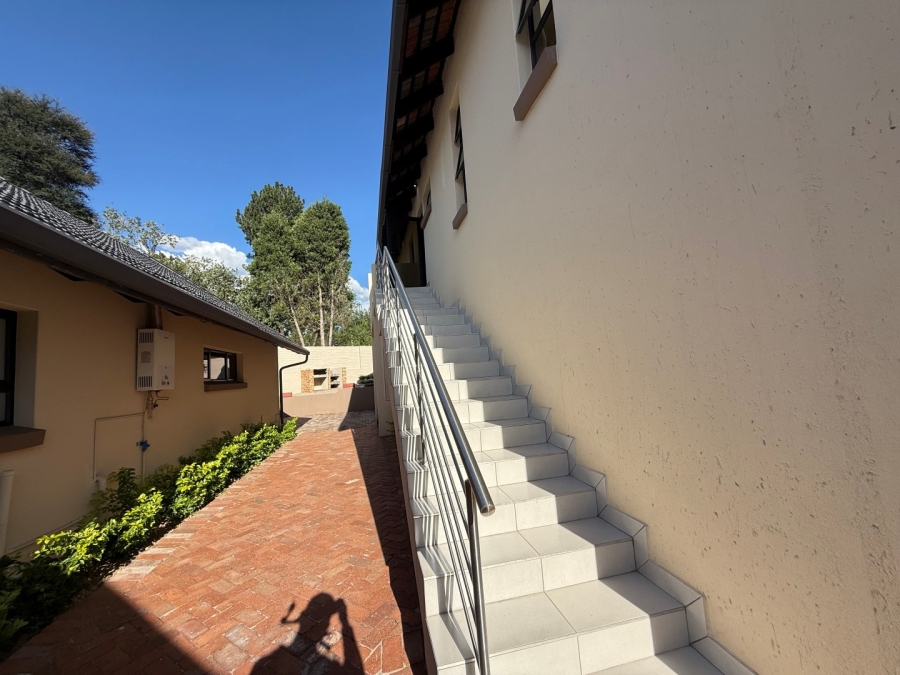 To Let 2 Bedroom Property for Rent in Bryanston Gauteng